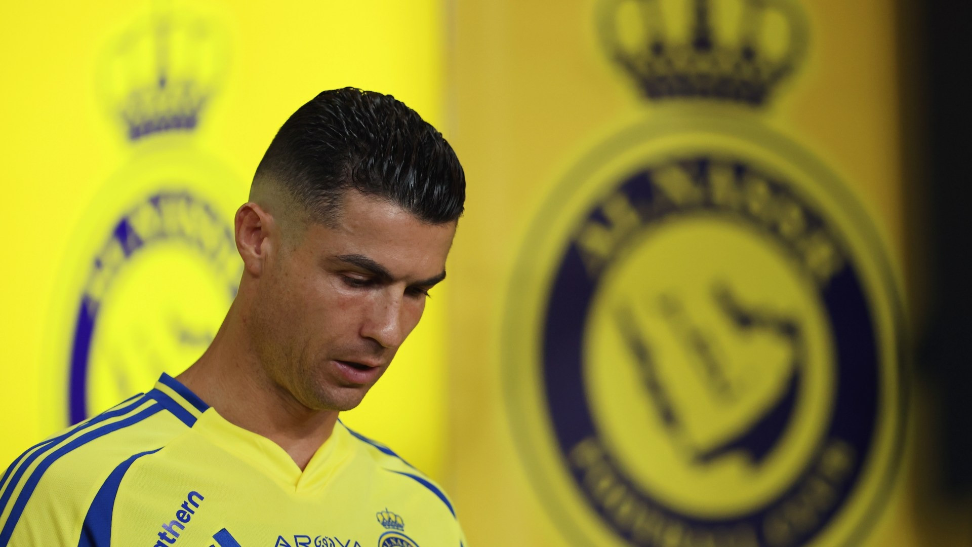 Ronaldo tiếp tục ở lại Al-Nassr thêm 2 năm